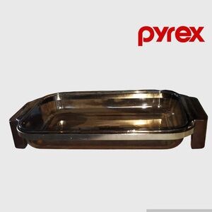 Sold! Pyrex Designs 3 Quart Oblong Casserole DishServing Stand 9X13 Baking Amber